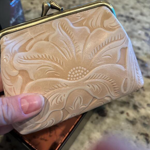 Gorgeous Patricia Nash coin purse - Picture 4 of 8